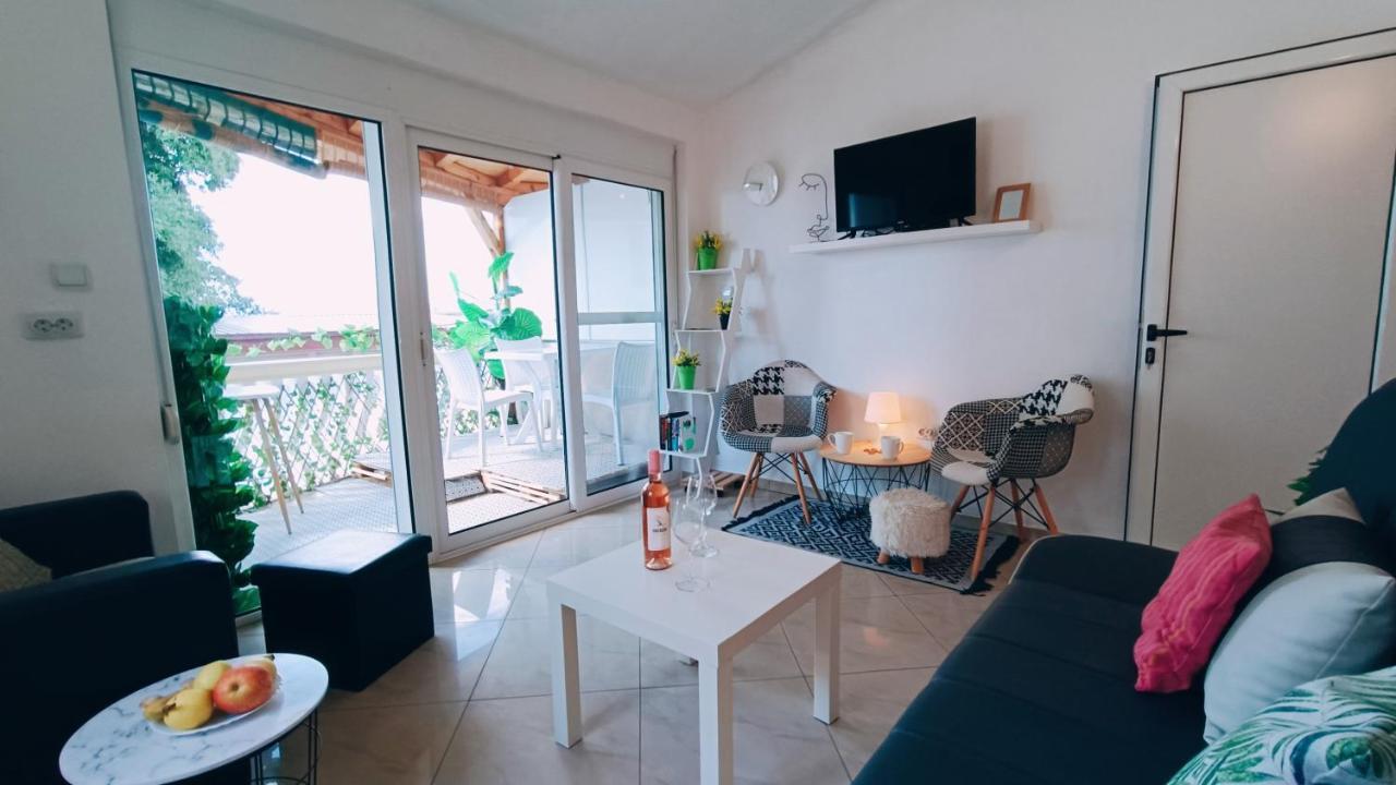 Beach Apartment With Beach Chairs N.1 Utjeha Exterior photo